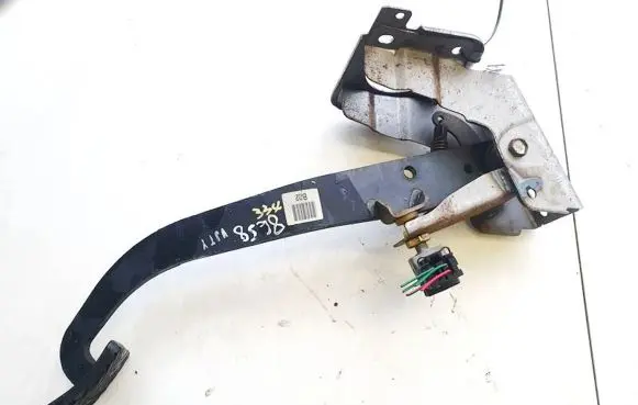 Hyundai Santa Fe Brake pedal sensor switch 9381038100 93810-38100
