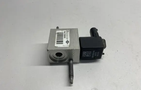 Mercedes-Benz C W205 Air conditioning (A/C) pressure sensor A2058300206