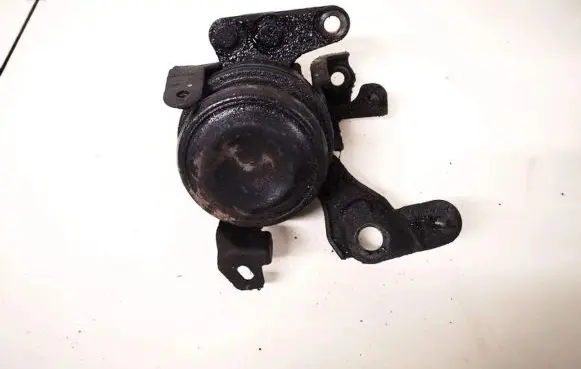 Toyota Corolla Verso E121 Engine mount bracket