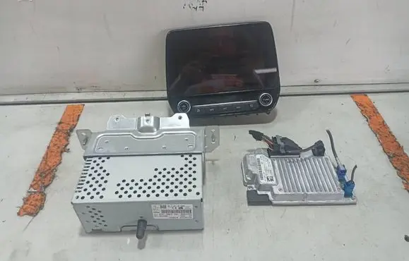 Ford Puma Radio/CD/DVD/GPS head unit M1BT18K810ZAA NU5T14G371GAF L1BT18B955FC