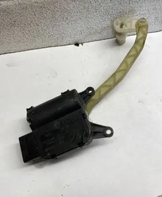 Volkswagen Touran I A/C air flow flap actuator/motor 0132801340