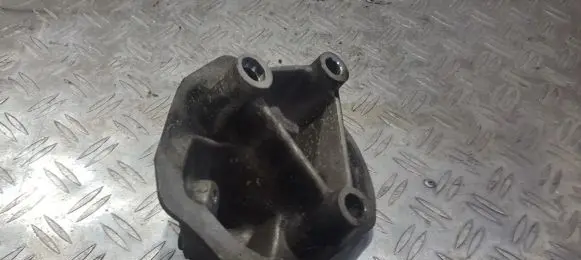 Peugeot 307 Engine mounting bracket 9638557080