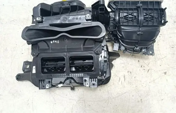 Chevrolet Corvette C8 Interior heater climate box assembly housing 84910806