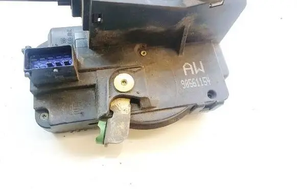Opel Astra G Front door lock 90561154