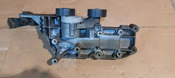 Volvo V70 Engine mounting bracket 8642196