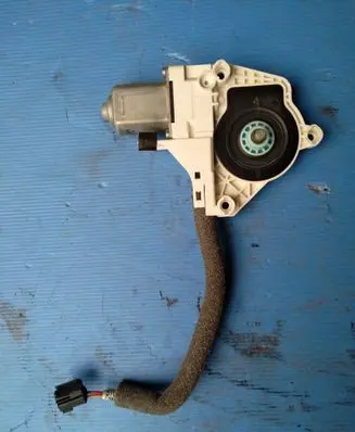 Skoda Yeti (5L) Front door window regulator motor 8K0959812