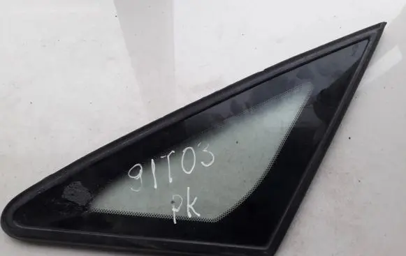 Toyota Avensis Verso Front triangle window/glass 