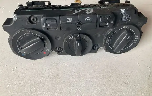 Volkswagen PASSAT B6 Climate control unit