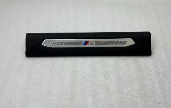 BMW 1 F40 Front sill trim cover 7469183