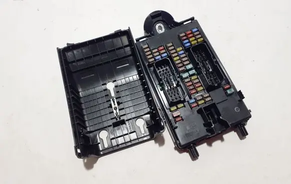 Volvo S90, V90 Fuse module 32142591