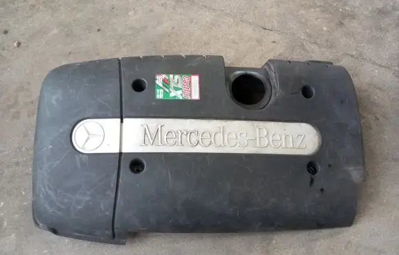 Mercedes-Benz C W202 Engine cover (trim) A6110100367
