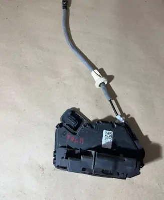 Volkswagen Tiguan Front door lock 5NB837016D A05549