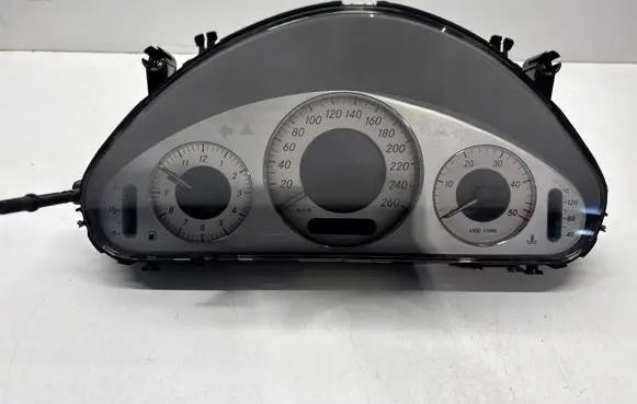 Mercedes-Benz E W211 Speedometer (instrument cluster) A2115403547