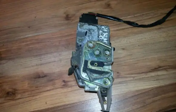 Mazda 323 F Rear door lock
