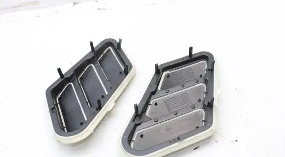 Opel Combo E Quarter panel pressure vent 9818354180 9818353980