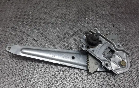 Suzuki Ignis Rear window lifting mechanism without motor