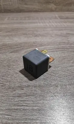 Volkswagen Golf III Other relay 191937503