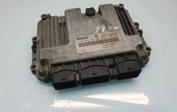 Renault Megane II Engine control unit/module 0281010769 8200184294 8200269883