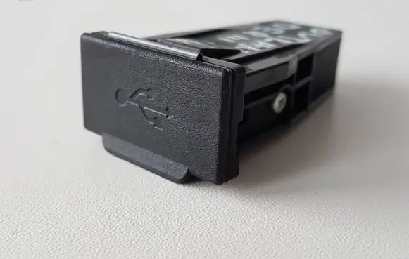 Mitsubishi Outlander USB socket connector K129021