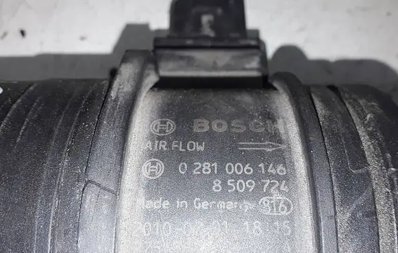BMW 1 E81 E87 Mass air flow meter 0281006146 8509724