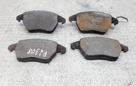 Volkswagen Touran I Brake pads (front) 