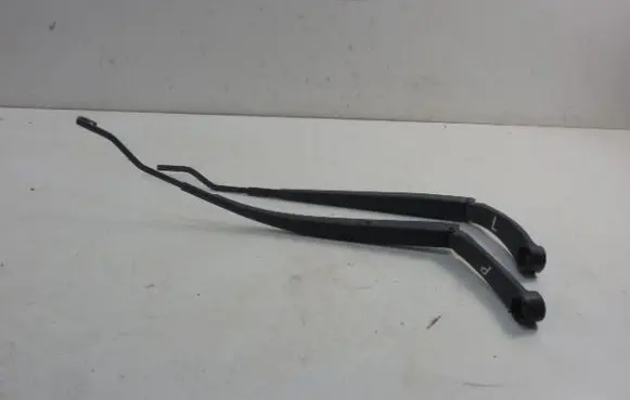 Hyundai i30 Front wiper blade arm 42001120