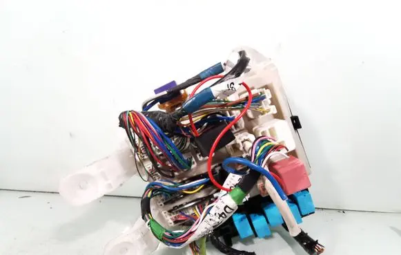 Toyota RAV 4 (XA30) Fuse module 8273042020