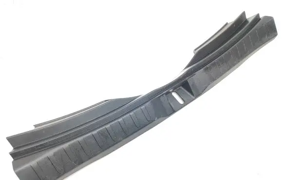 Trunk/boot sill cover protection