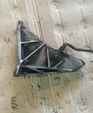 BMW 5 E34 Engine mounting bracket 1129806
