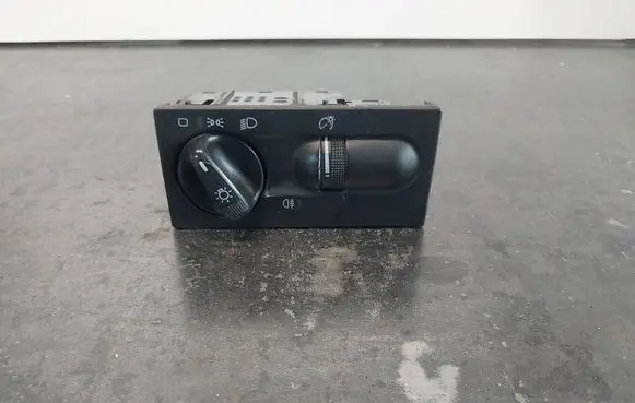 Volkswagen Golf III Light switch 1H6941531A