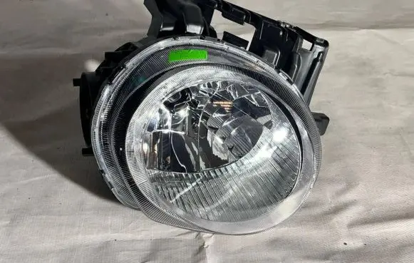 Nissan Juke I F15 Headlight/headlamp