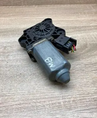 Mercedes-Benz S W220 Front door window regulator motor A2208204642