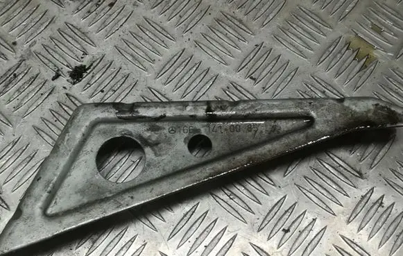 Mercedes-Benz A W168 Engine mounting bracket 1661410085