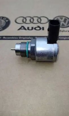 Audi A1 Fuel pressure regulator 04L130164C