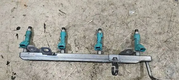 Suzuki Kizashi Fuel injectors set 140002209