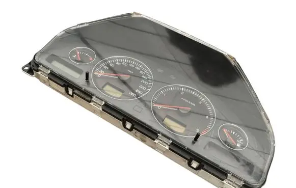 Volvo V70 Speedometer (instrument cluster) 30746102 8602885 69594700T