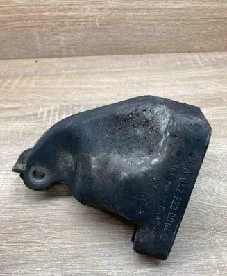Mercedes-Benz E W211 Engine mounting bracket A6422230004