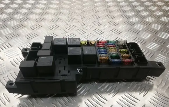 Volvo S60 Fuse module 8678449 518828009