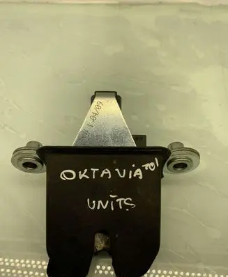 Skoda Octavia Mk2 (1Z) Tailgate/trunk/boot lock/catch/latch 1Z5827501D