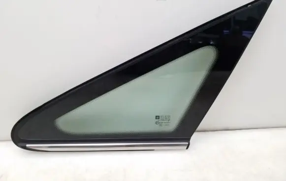 Opel Zafira B Front triangle window/glass 