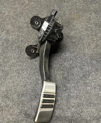 Ford Mustang VI Accelerator throttle pedal CR339F836AB K863G9F836