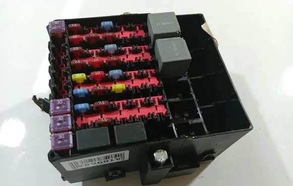 Ford Fiesta Fuse box set 8V5T14A005GUE