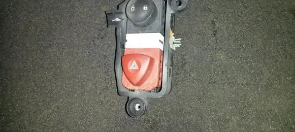 Renault Scenic II - Grand scenic II Hazard light switch 8200095493 8200109723