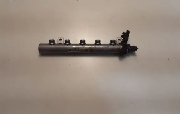 Nissan X-Trail T32 Fuel main line pipe 175210542R