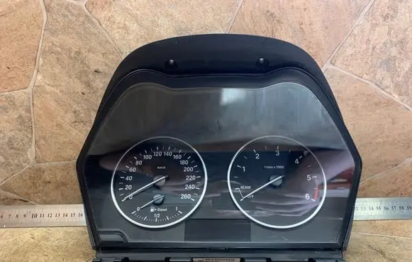 Speedometer (instrument cluster)