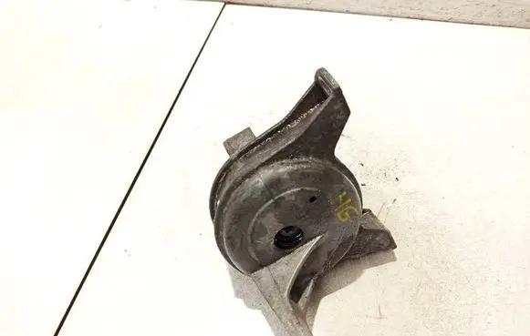 Engine mount bracket