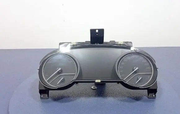 Toyota Camry Speedometer (instrument cluster) 83800-33X81-B