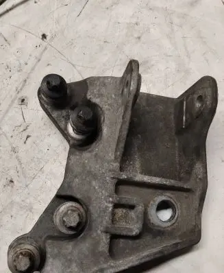 Land Rover Range Rover Evoque L538 Engine mount bracket gj326p096