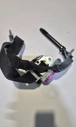 Ford Mustang VI Front seatbelt 