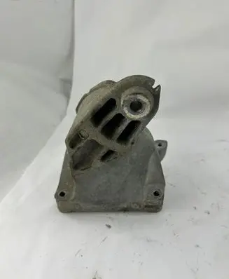 Mercedes-Benz E W212 Engine mounting bracket A6512230004